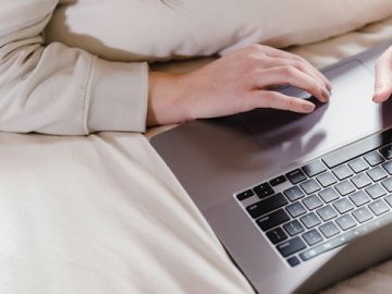 沙特游客可憑身份證開戶，新規(guī)解讀與合規(guī)指南